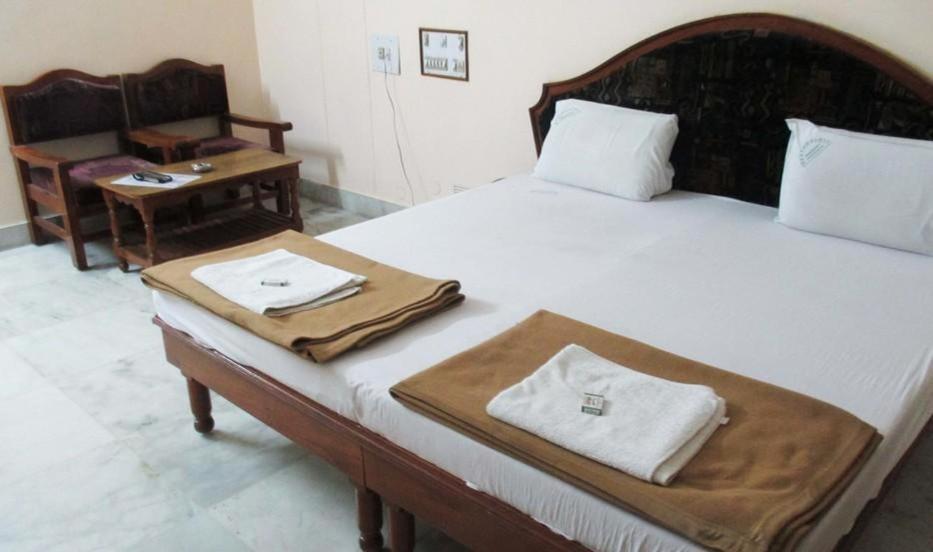 Hotel Geethanjali Residency Bhadrachalam Esterno foto
